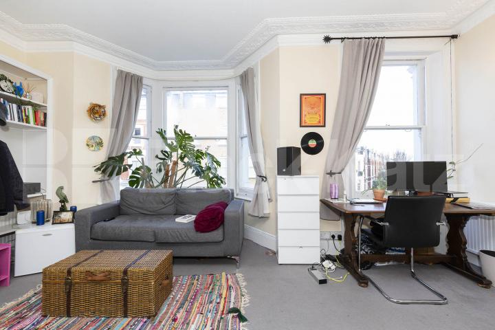 			1 Bedroom, 1 bath, 1 reception Flat			 Blythe Road, KENSINGTON OLYMPIA